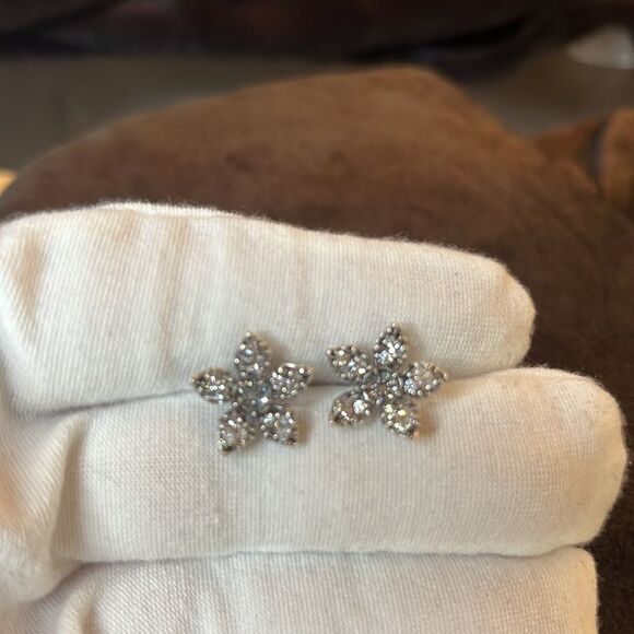 Pandora’s Stranger Things Demogorgon Stud Earrings in Sterling silver - Picture 7 of 10